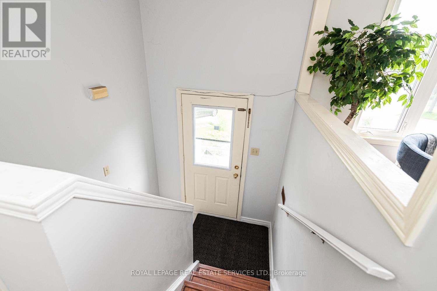 












86 OLD HURON COURT

,
Kitchener,




Ontario
N2R1L7

