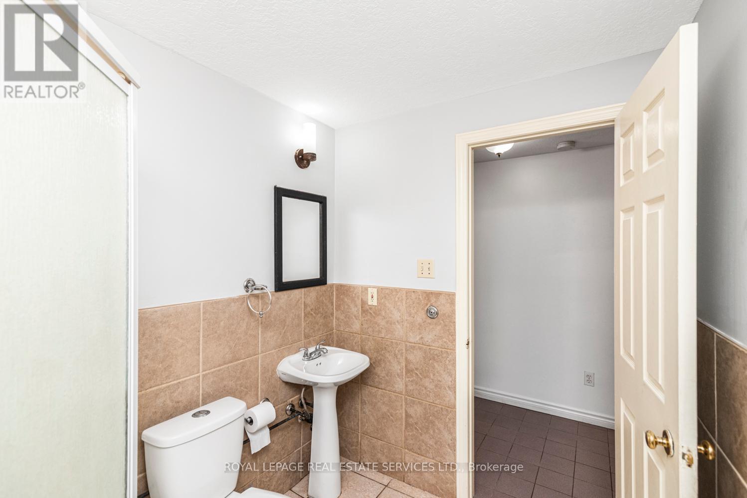 












86 OLD HURON COURT

,
Kitchener,




Ontario
N2R1L7

