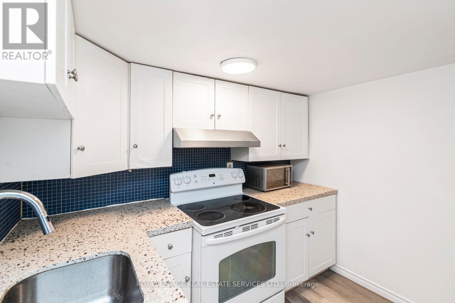 












86 OLD HURON COURT

,
Kitchener,




Ontario
N2R1L7

