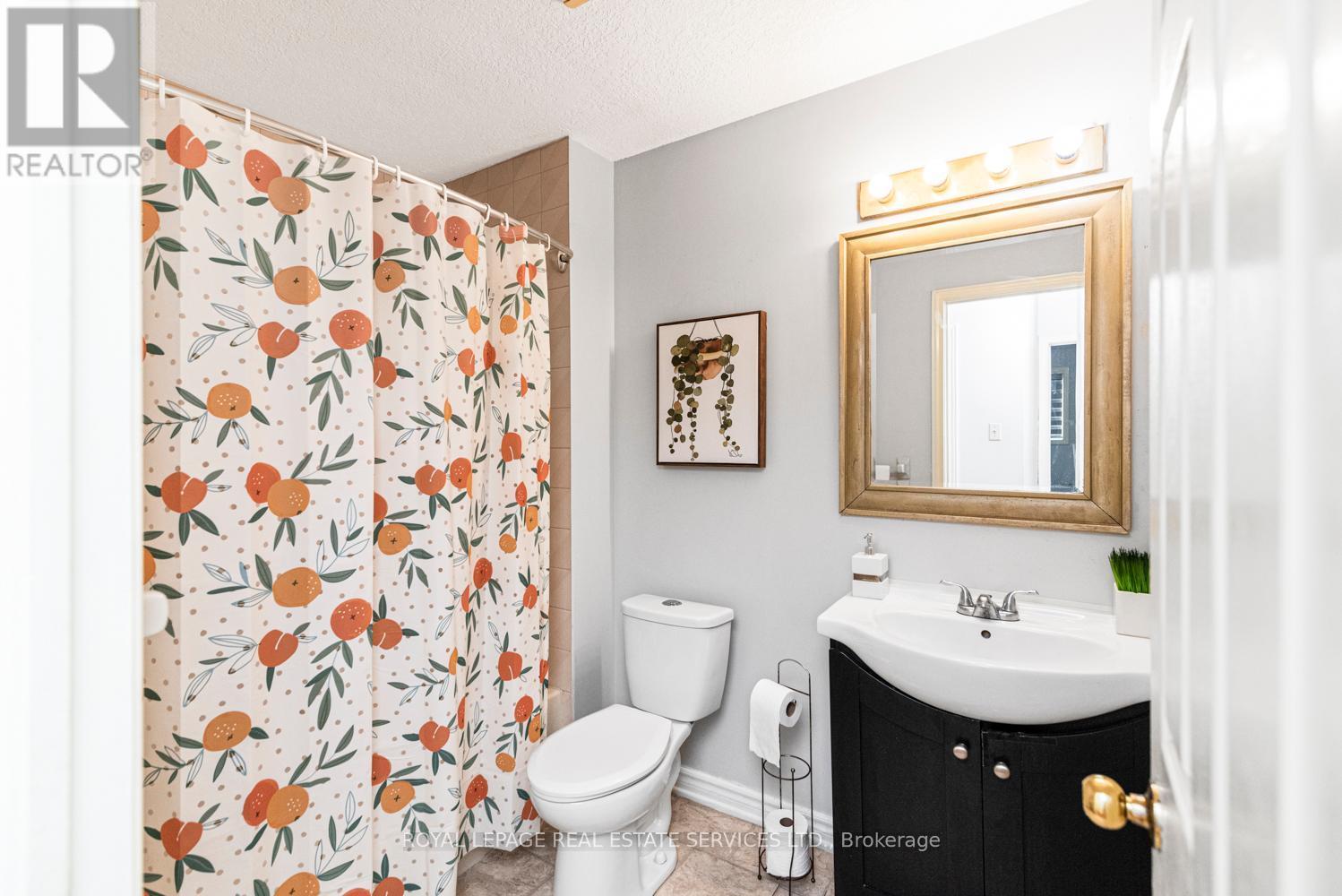 












86 OLD HURON COURT

,
Kitchener,




Ontario
N2R1L7

