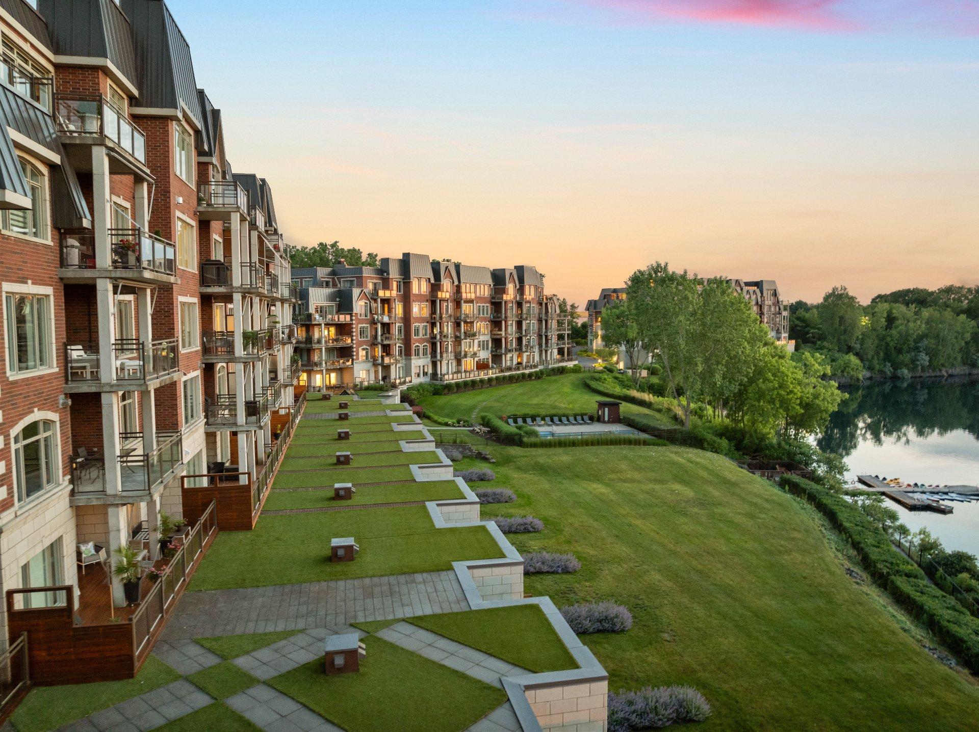 









323


Boul. Clairevue E.

, 3202,
Saint-Bruno-de-Montarville,




QC
J3V0B2

