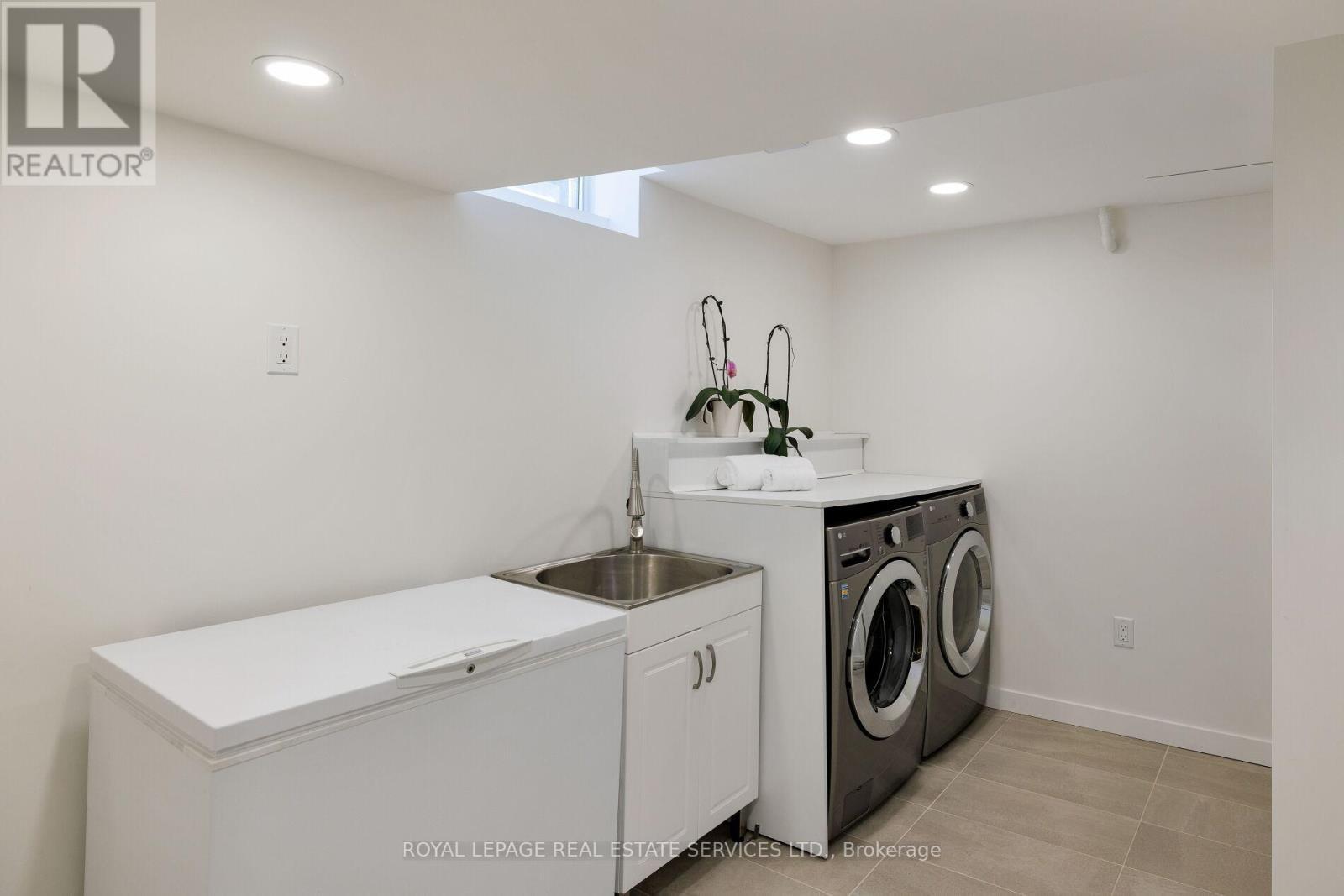 












2358 CANSO ROAD

,
Oakville,




Ontario
L6J5W6

