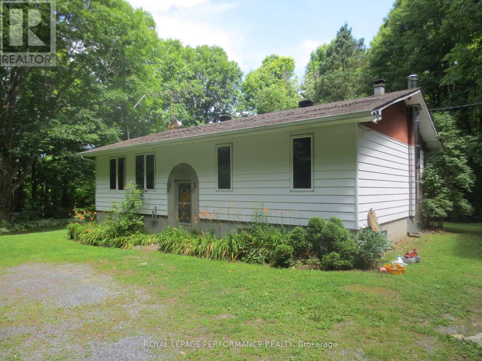 












21625 CONCESSION RD 10 ROAD

,
North Glengarry,




Ontario
K0B1H0

