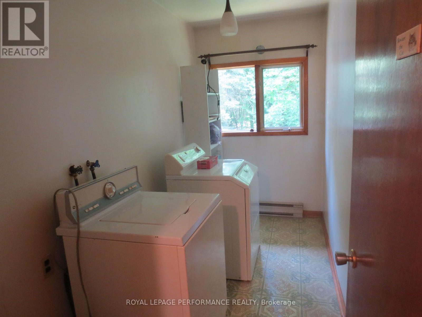 












21625 CONCESSION RD 10 ROAD

,
North Glengarry,




Ontario
K0B1H0

