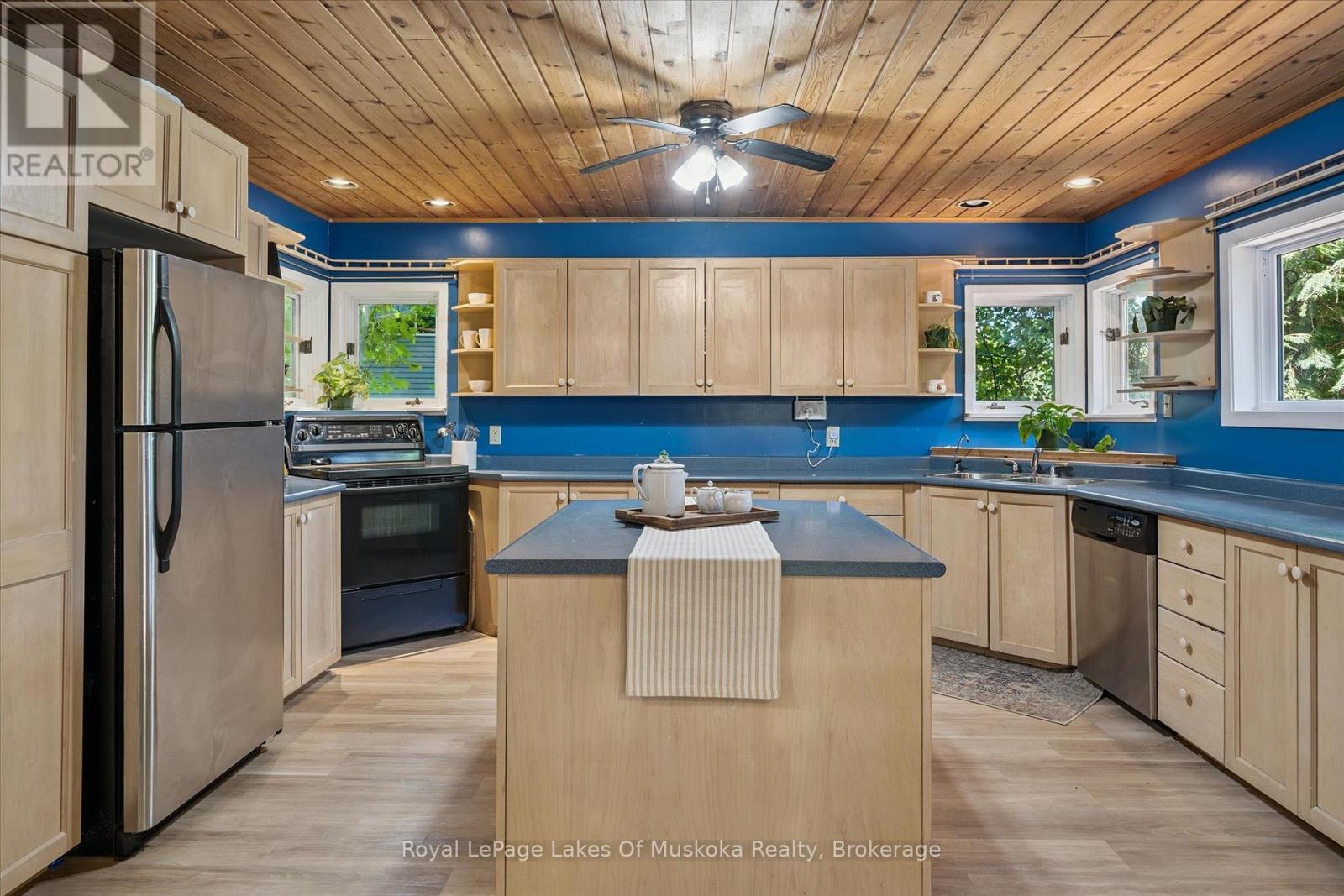 












1345 SINCLAIR TRAIL

,
Algonquin Highlands (Sherborne),




Ontario
P0A1E0

