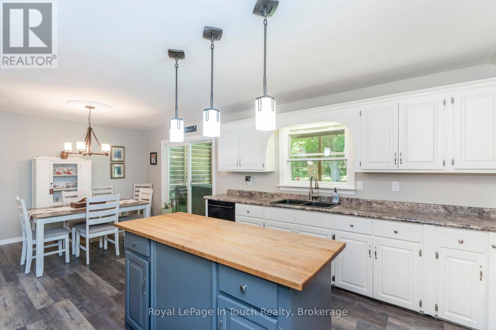 












507 LAFONTAINE ROAD E

,
Tiny,




Ontario
L9M0S3

