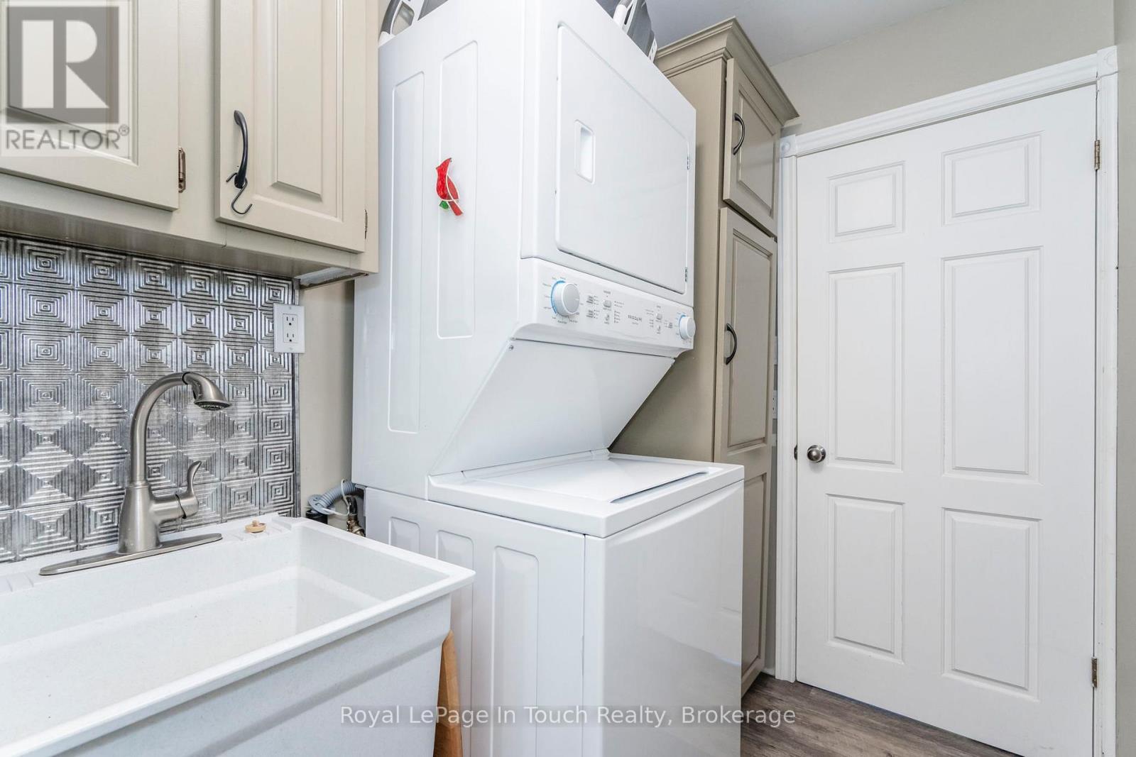 












507 LAFONTAINE ROAD E

,
Tiny,




Ontario
L9M0S3

