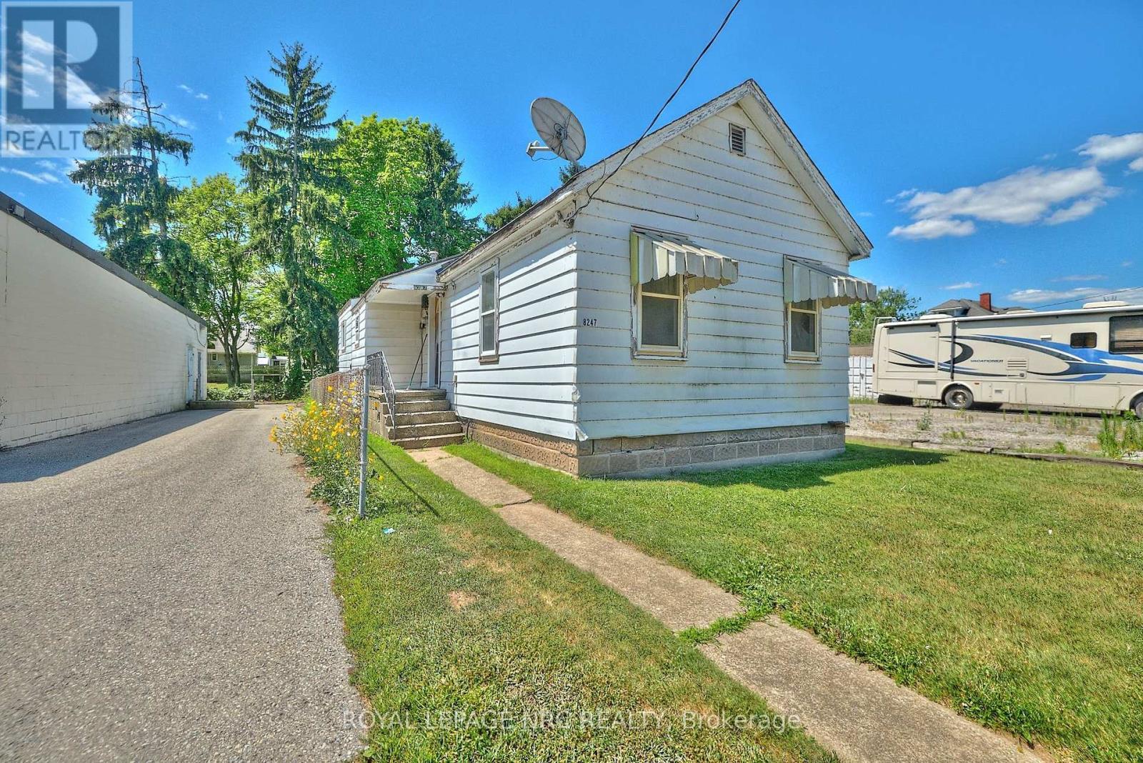 












8247 WILLOUGHBY DRIVE

,
Niagara Falls (Chippawa),




Ontario
L2G6X3

