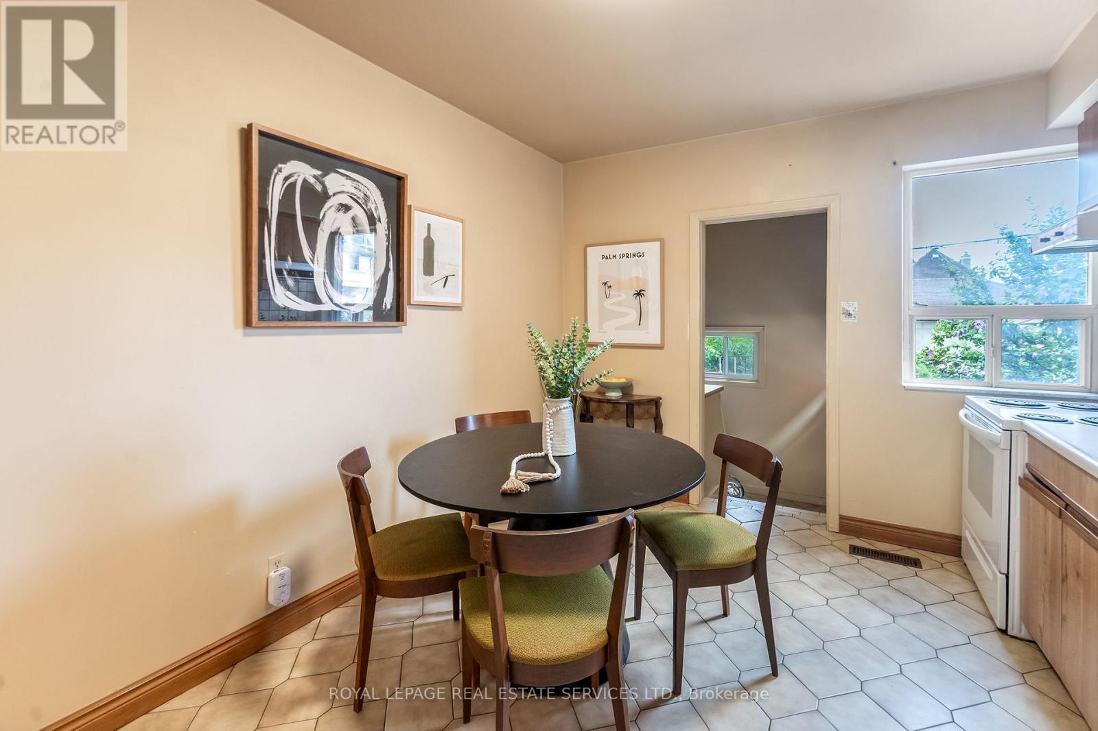 












53 EXETER STREET

,
Toronto,




Ontario
M6N1G3

