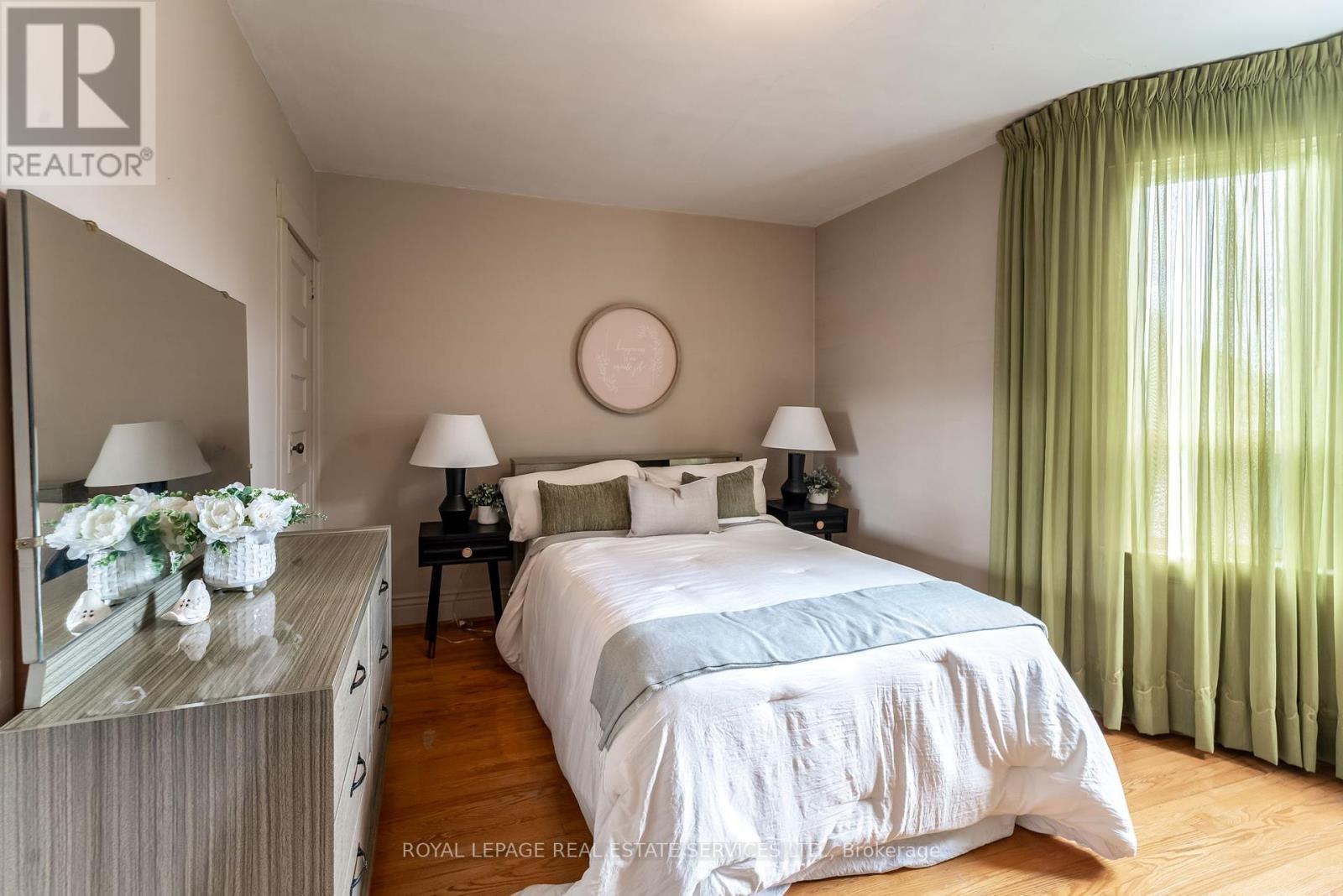 












53 EXETER STREET

,
Toronto,




Ontario
M6N1G3

