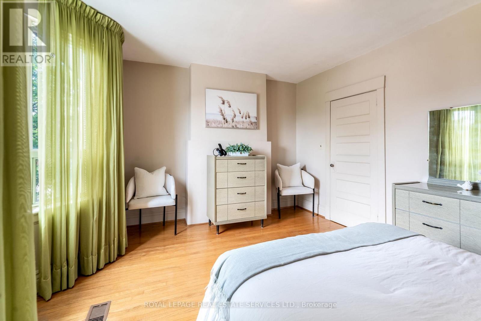 












53 EXETER STREET

,
Toronto,




Ontario
M6N1G3

