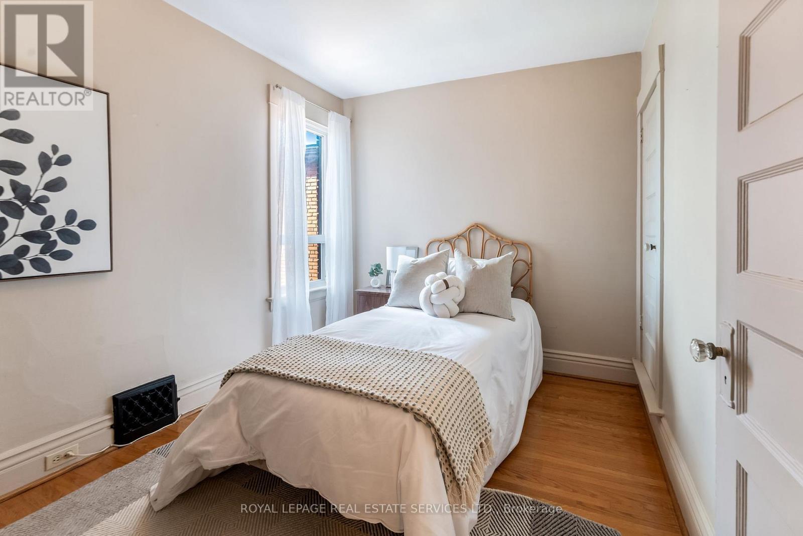 












53 EXETER STREET

,
Toronto,




Ontario
M6N1G3

