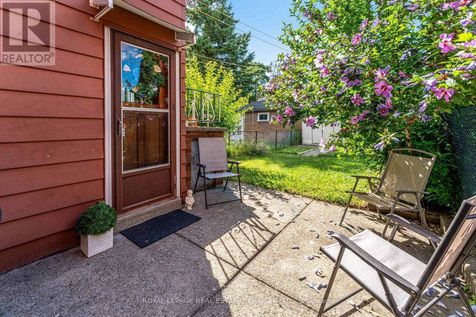 












53 EXETER STREET

,
Toronto,




Ontario
M6N1G3

