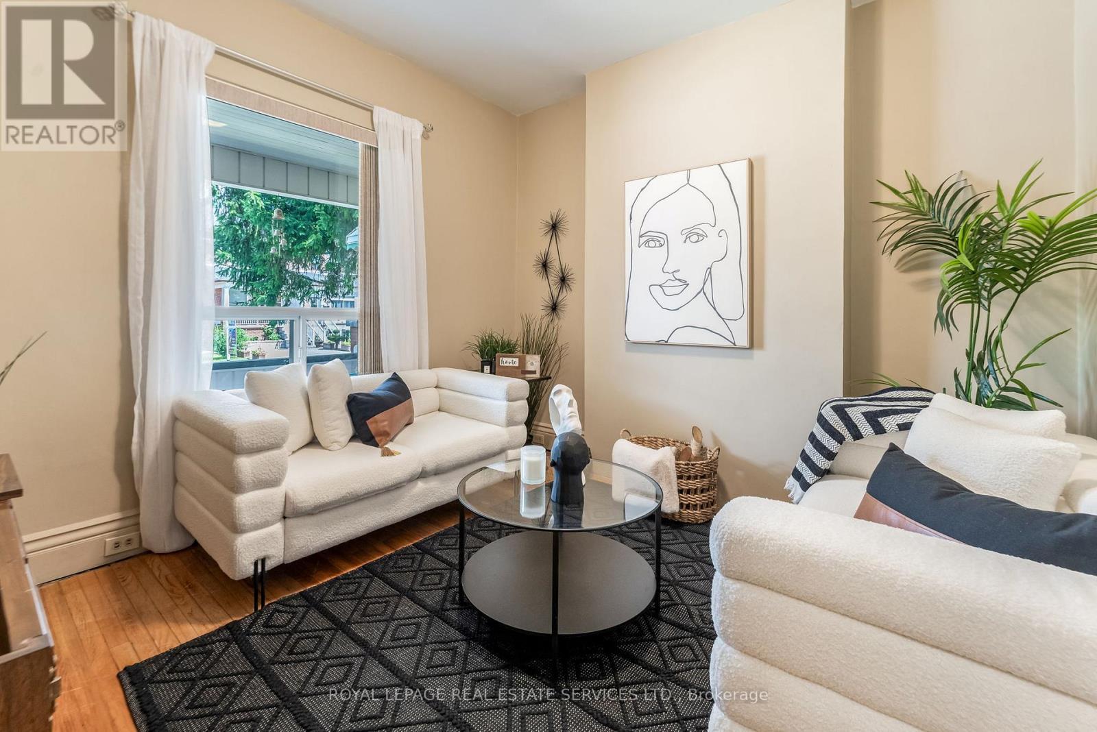 












53 EXETER STREET

,
Toronto,




Ontario
M6N1G3

