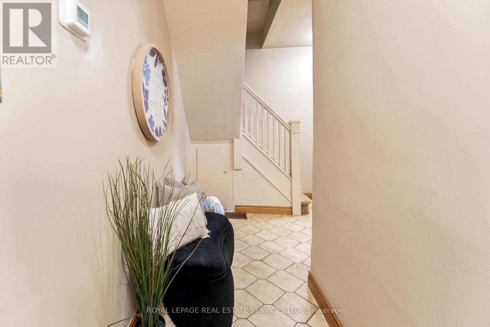 












53 EXETER STREET

,
Toronto,




Ontario
M6N1G3

