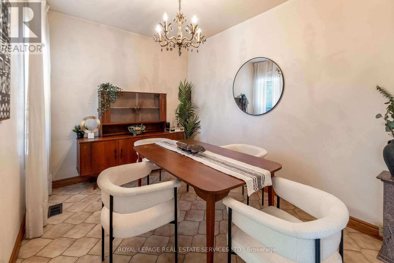 












53 EXETER STREET

,
Toronto,




Ontario
M6N1G3

