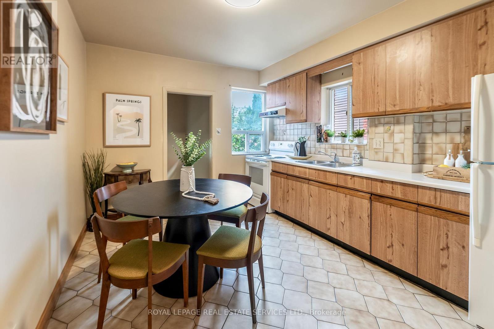 












53 EXETER STREET

,
Toronto,




Ontario
M6N1G3

