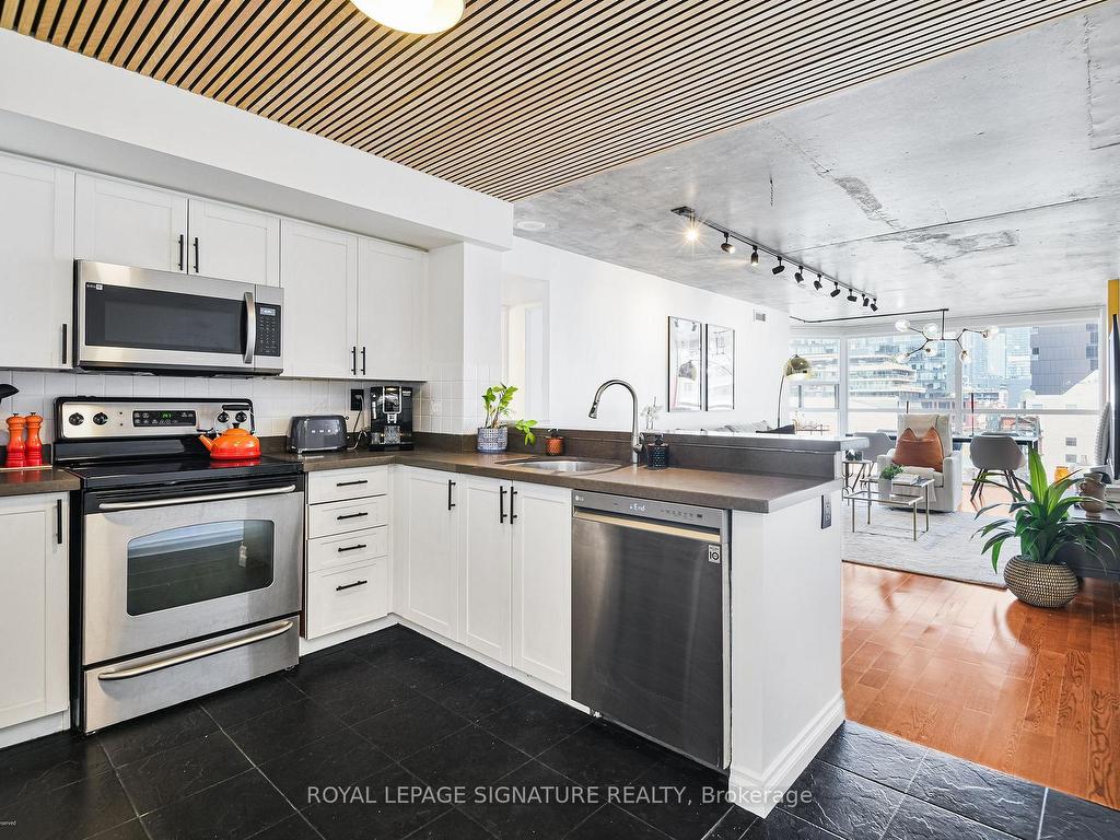 









705


King

Street West, 804,
Toronto,




ON
M5V 2W8

