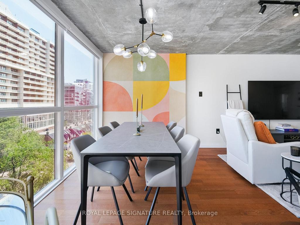 









705


King

Street West, 804,
Toronto,




ON
M5V 2W8

