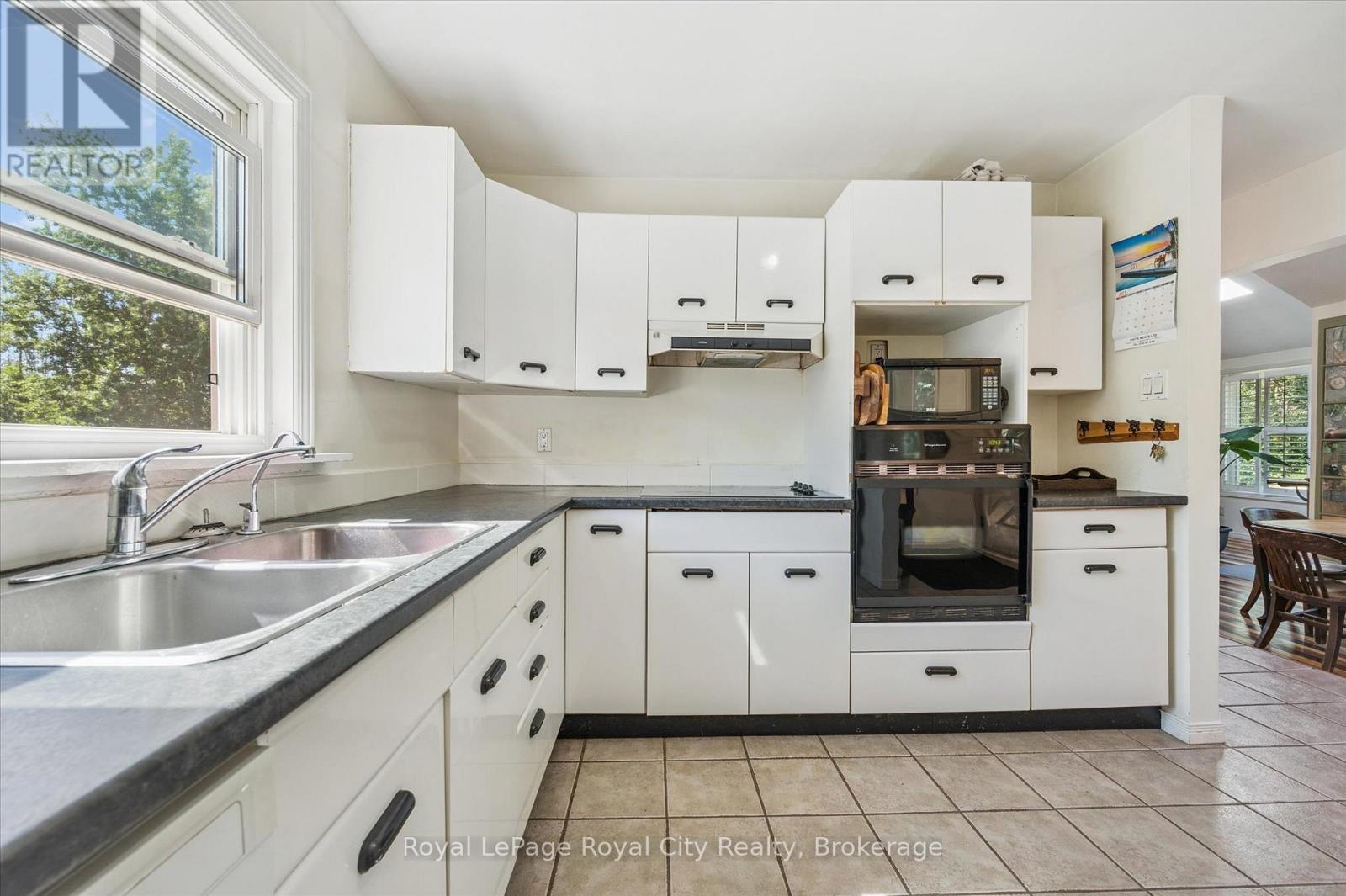 












6460 COUNTY ROAD 7

,
Centre Wellington,




Ontario
N0B1S0

