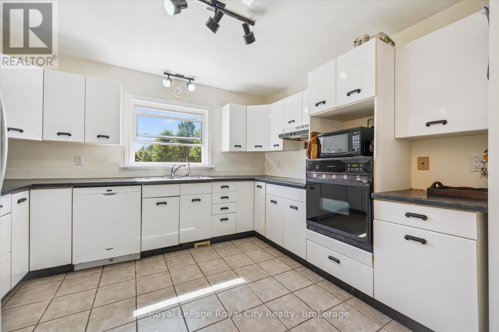 












6460 COUNTY ROAD 7

,
Centre Wellington,




Ontario
N0B1S0

