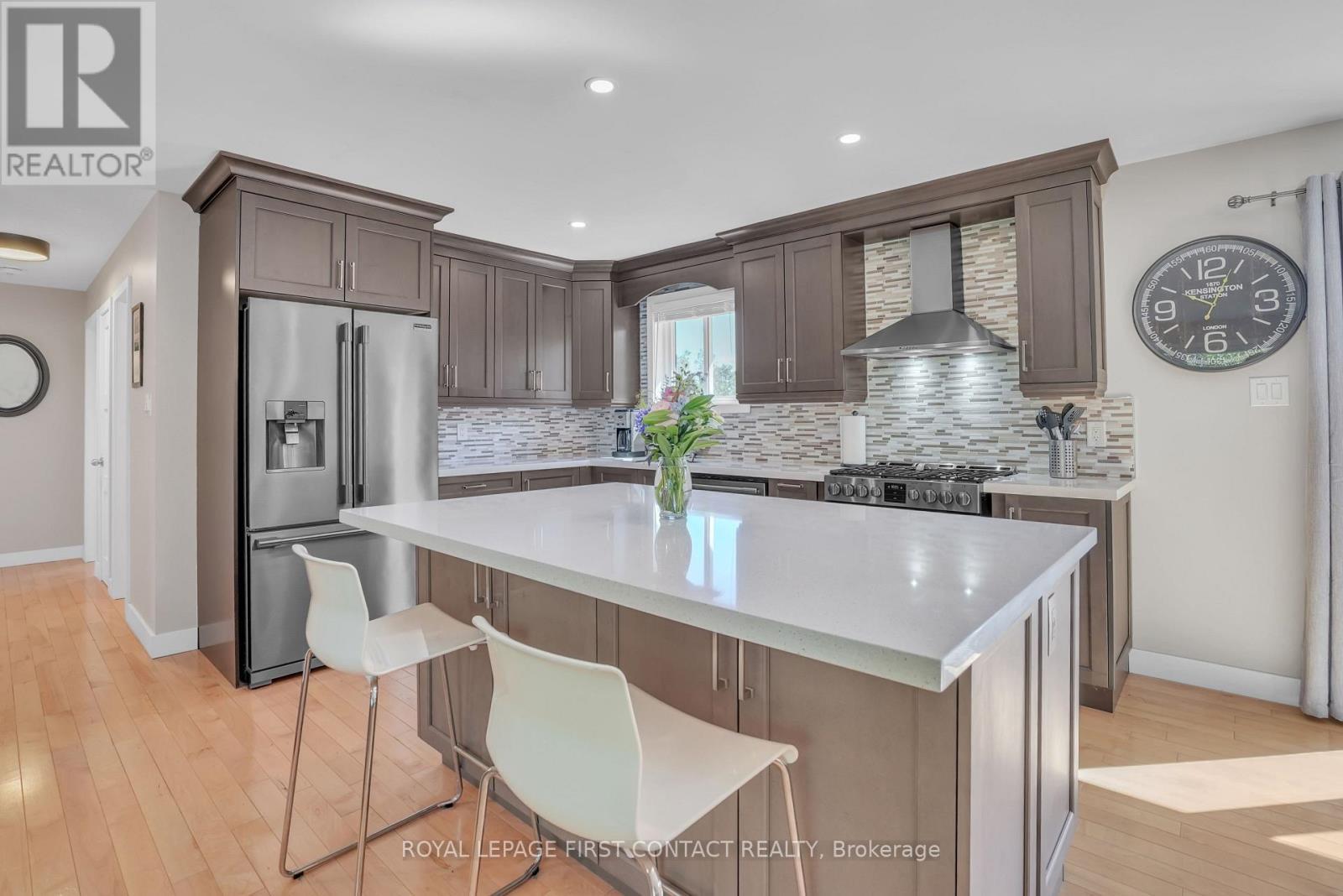 












23 SPENCER TRAIL

,
Oro-Medonte,




Ontario
L0L2L0

