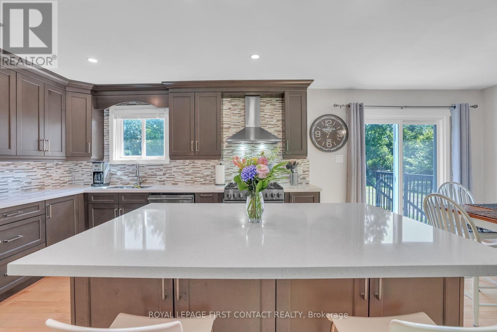 












23 SPENCER TRAIL

,
Oro-Medonte,




Ontario
L0L2L0


