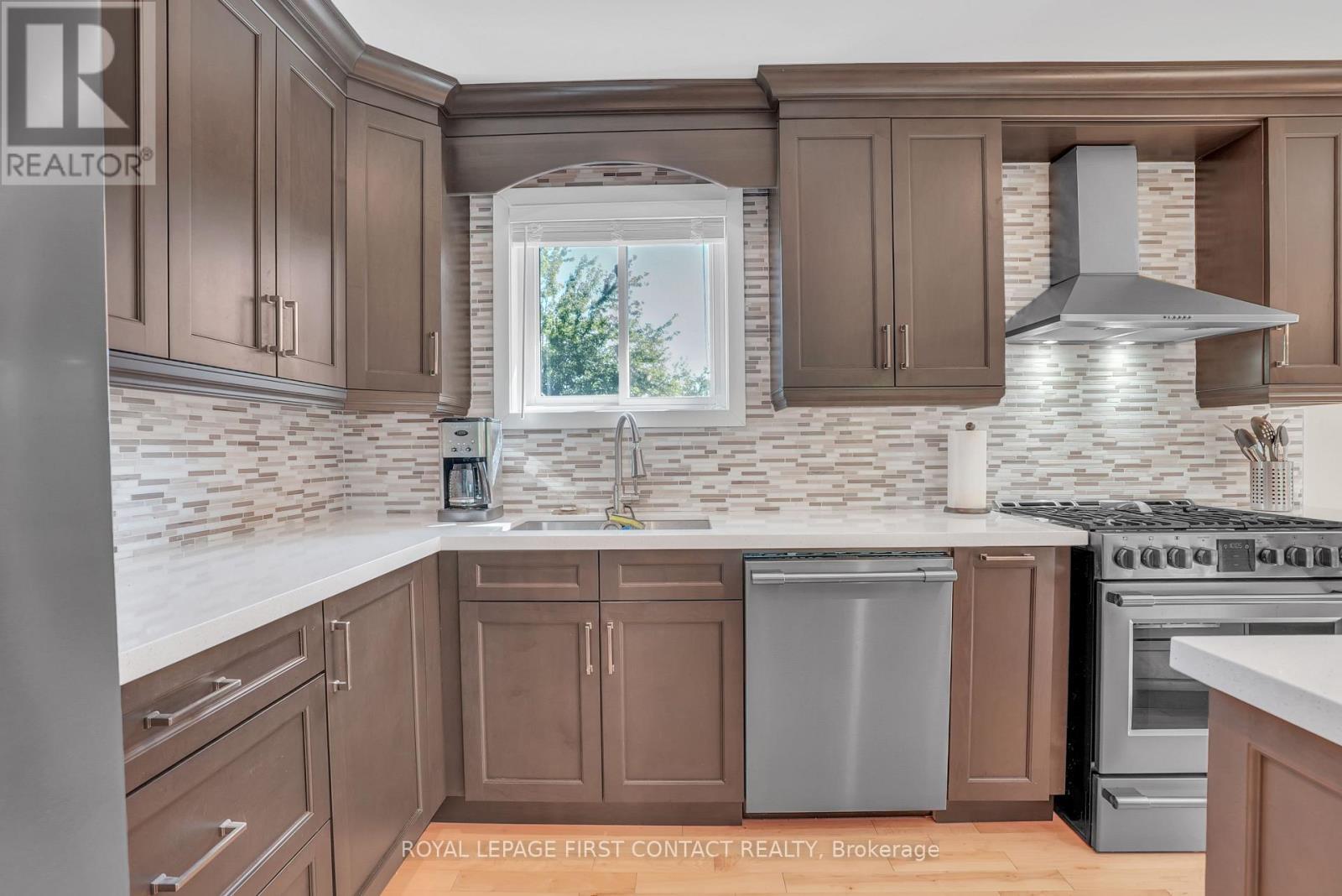












23 SPENCER TRAIL

,
Oro-Medonte,




Ontario
L0L2L0

