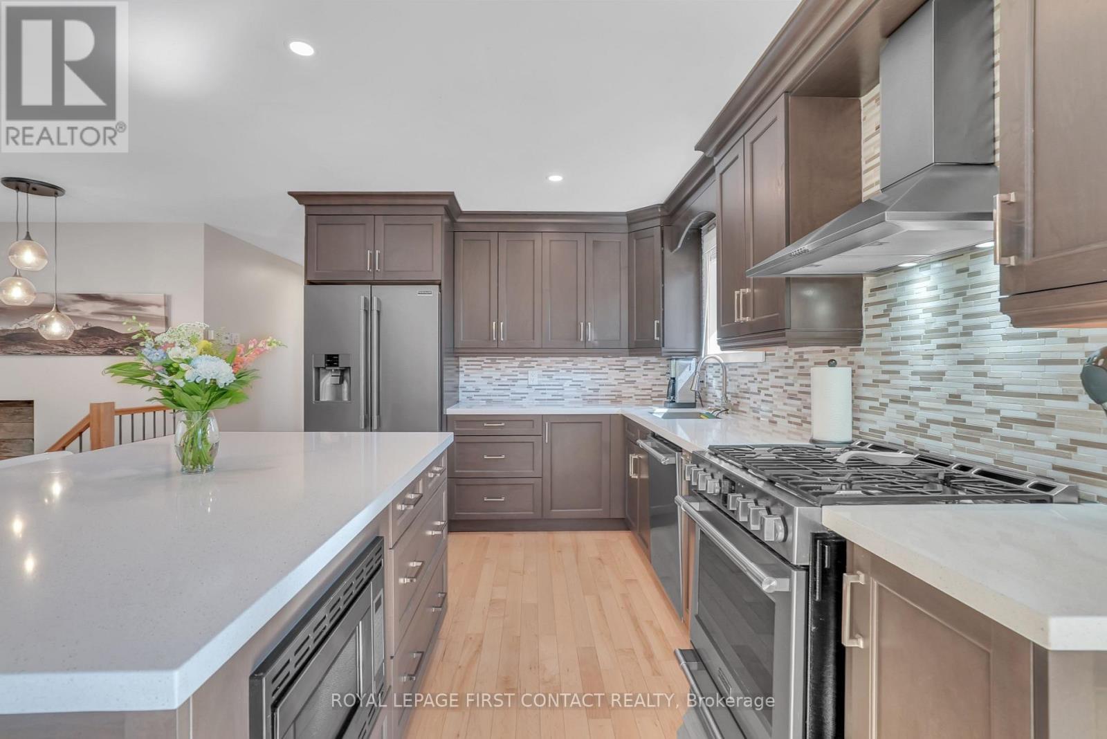












23 SPENCER TRAIL

,
Oro-Medonte,




Ontario
L0L2L0

