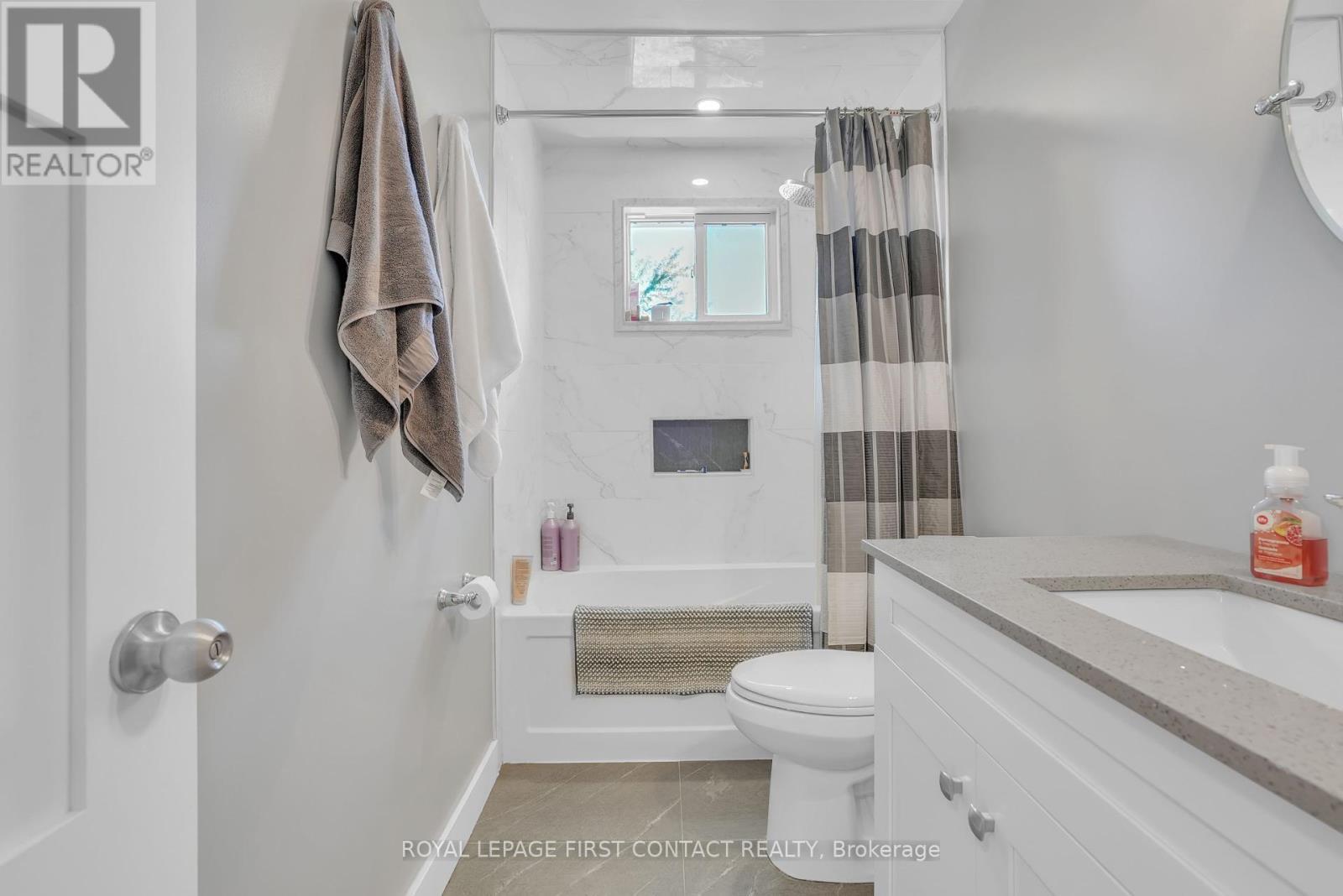 












23 SPENCER TRAIL

,
Oro-Medonte,




Ontario
L0L2L0

