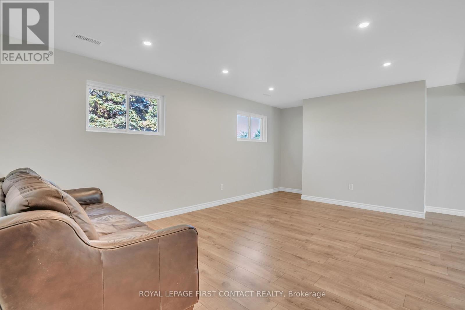 












23 SPENCER TRAIL

,
Oro-Medonte,




Ontario
L0L2L0

