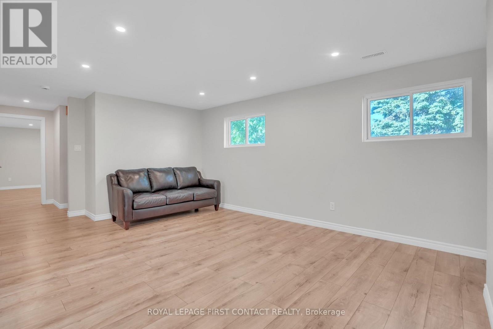 












23 SPENCER TRAIL

,
Oro-Medonte,




Ontario
L0L2L0

