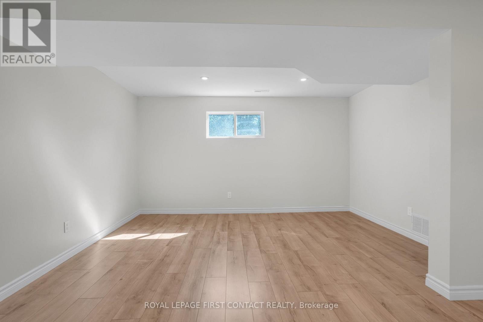 












23 SPENCER TRAIL

,
Oro-Medonte,




Ontario
L0L2L0

