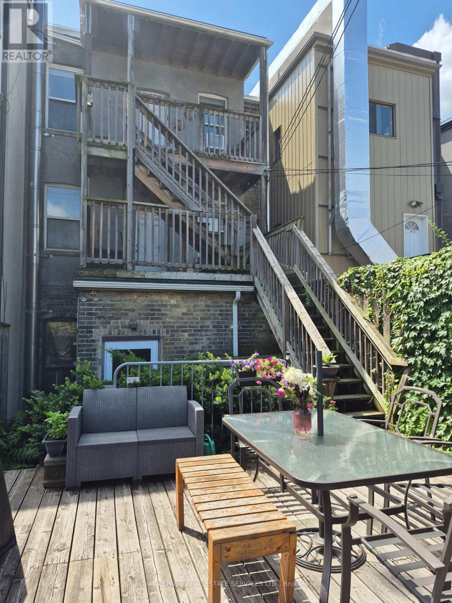 












MAIN FLOOR - 804 BLOOR STREET W

,
Toronto,




Ontario
M6G1L9


