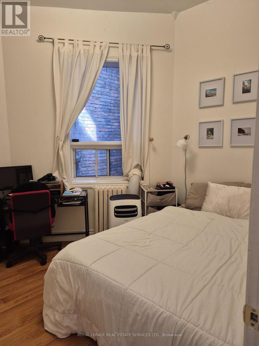 












MAIN FLOOR - 804 BLOOR STREET W

,
Toronto,




Ontario
M6G1L9

