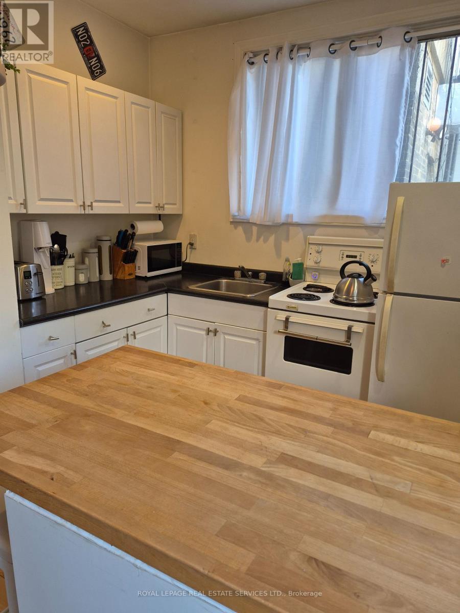 












MAIN FLOOR - 804 BLOOR STREET W

,
Toronto,




Ontario
M6G1L9

