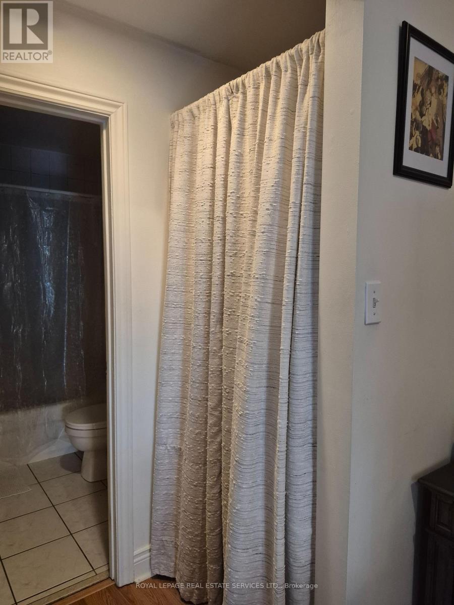 












MAIN FLOOR - 804 BLOOR STREET W

,
Toronto,




Ontario
M6G1L9

