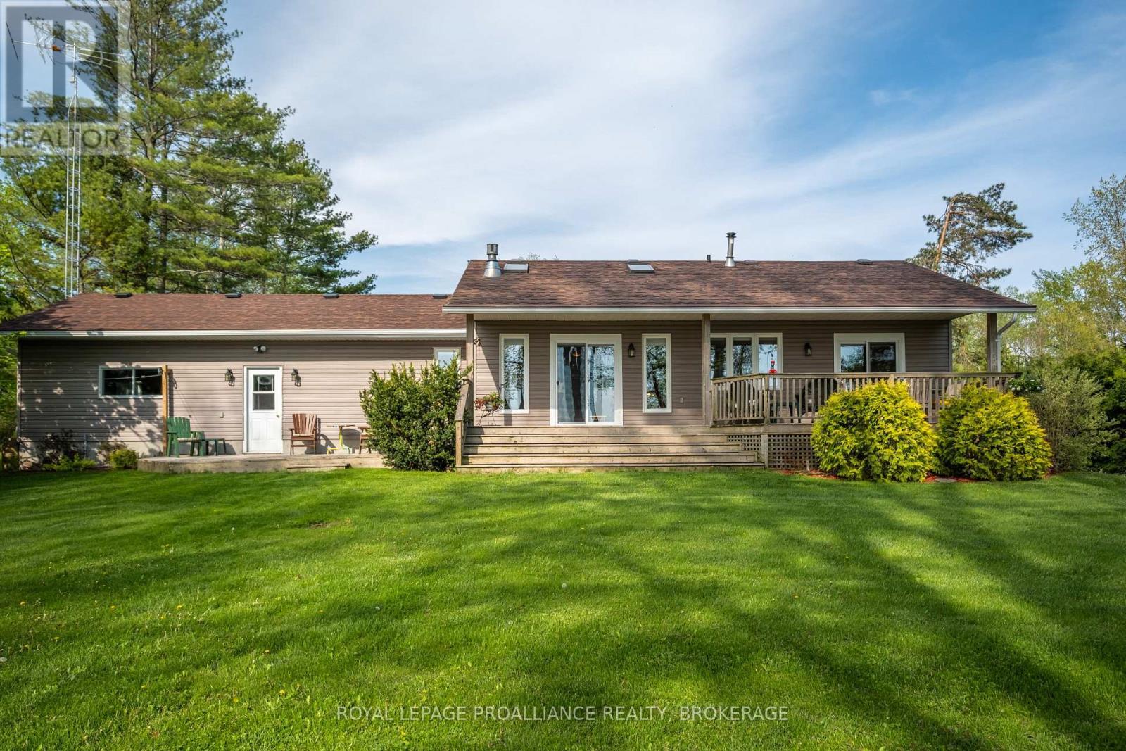 












14 SUNSET LANE

,
Greater Napanee (Greater Napanee),




Ontario
K7R3K7

