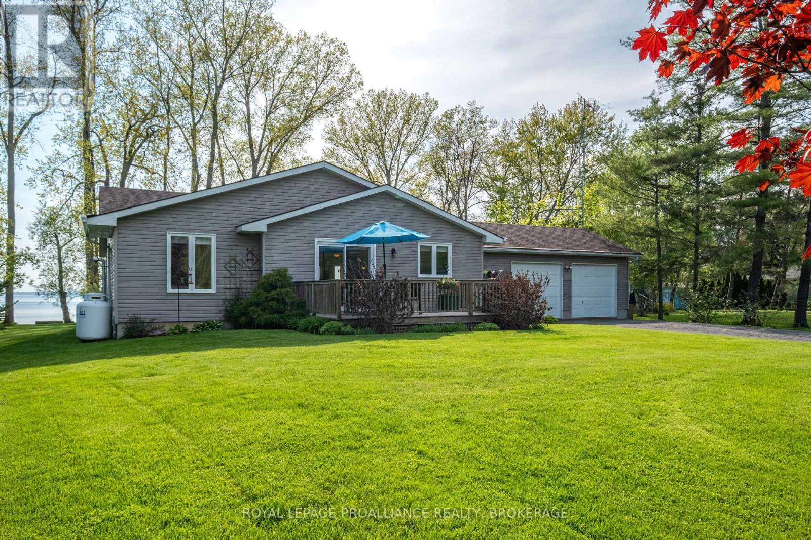 












14 SUNSET LANE

,
Greater Napanee (Greater Napanee),




Ontario
K7R3K7


