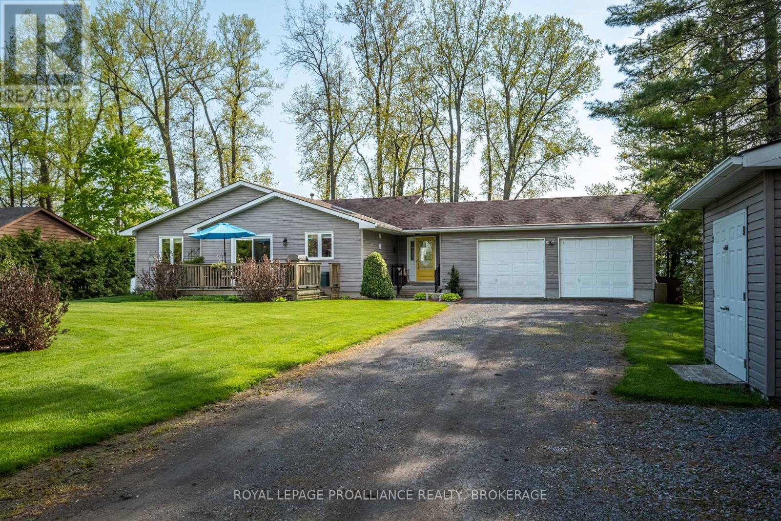 












14 SUNSET LANE

,
Greater Napanee (Greater Napanee),




Ontario
K7R3K7

