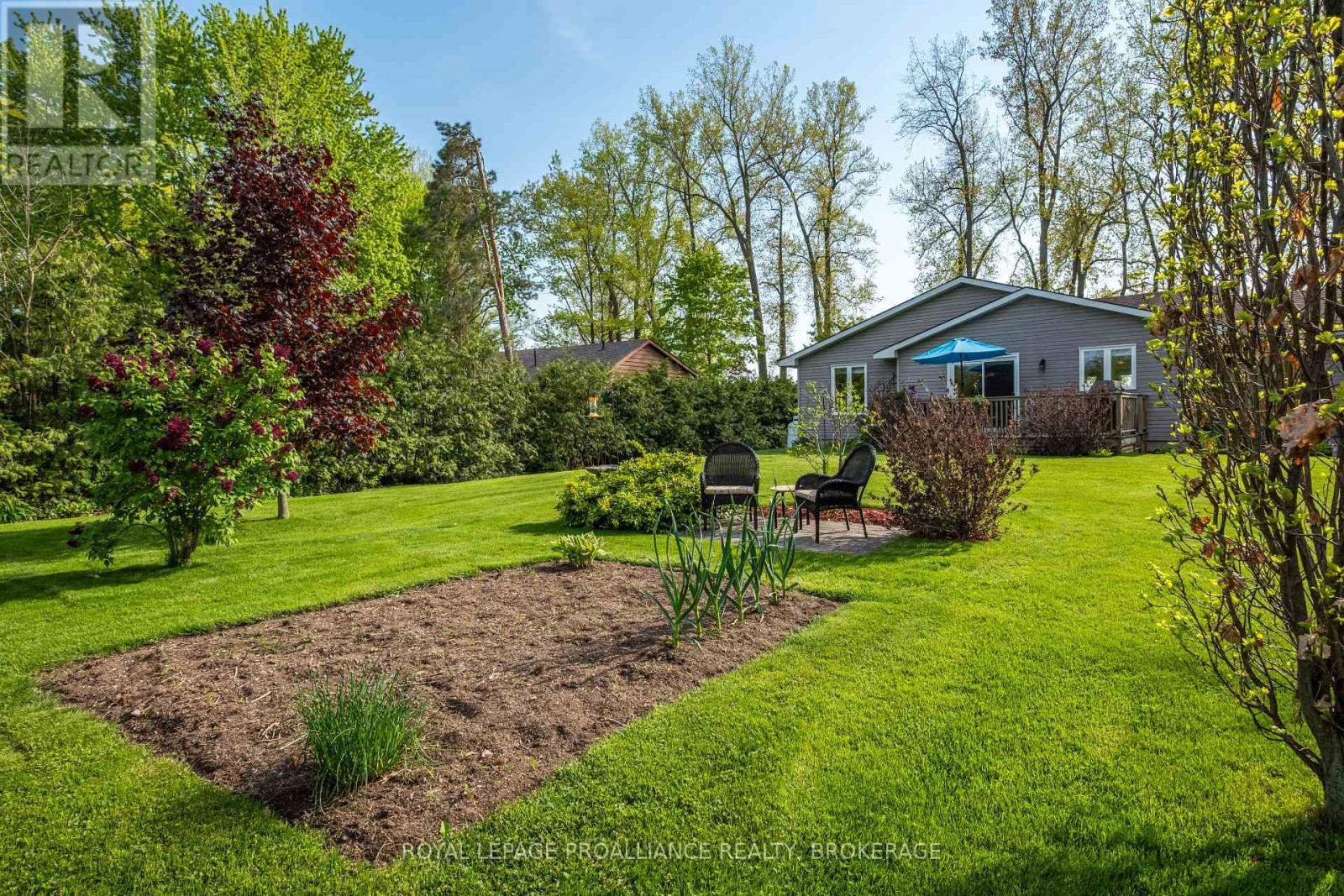 












14 SUNSET LANE

,
Greater Napanee (Greater Napanee),




Ontario
K7R3K7


