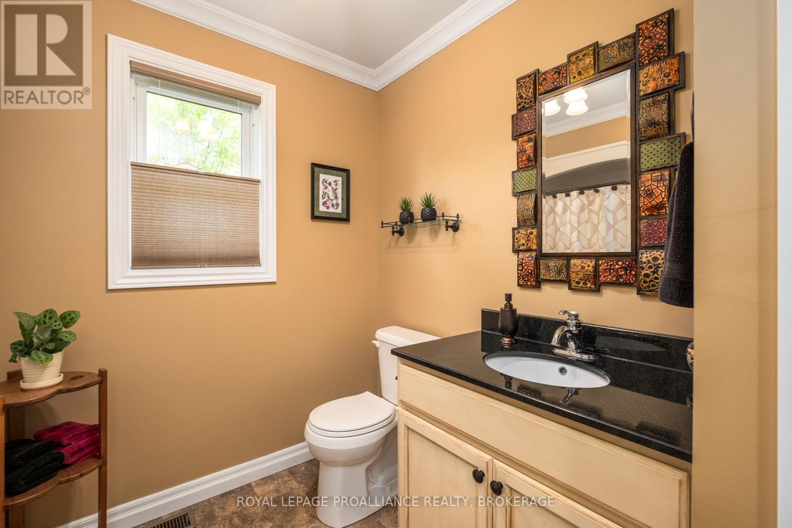 












14 SUNSET LANE

,
Greater Napanee (Greater Napanee),




Ontario
K7R3K7

