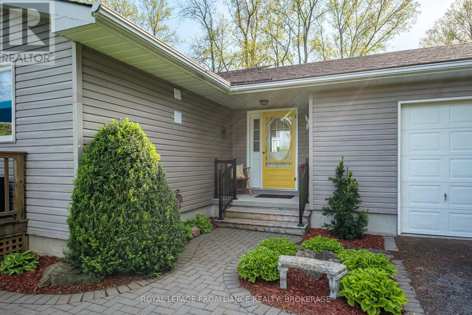 












14 SUNSET LANE

,
Greater Napanee (Greater Napanee),




Ontario
K7R3K7

