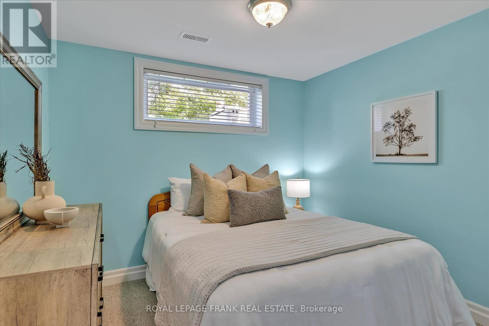 












47 CHARLTON COURT

,
Selwyn,







Ontario
K0L2H0

