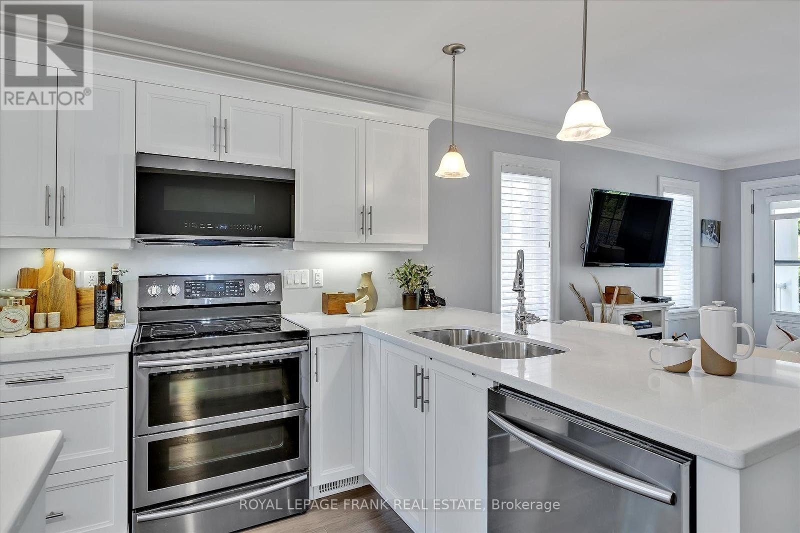 












47 CHARLTON COURT

,
Selwyn,







Ontario
K0L2H0

