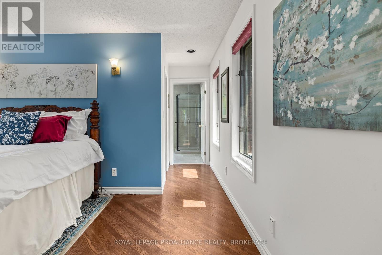 












15 FOREST DRIVE

,
Kingston (Kingston East (Incl CFB Kingston)),




Ontario
K7L4V1

