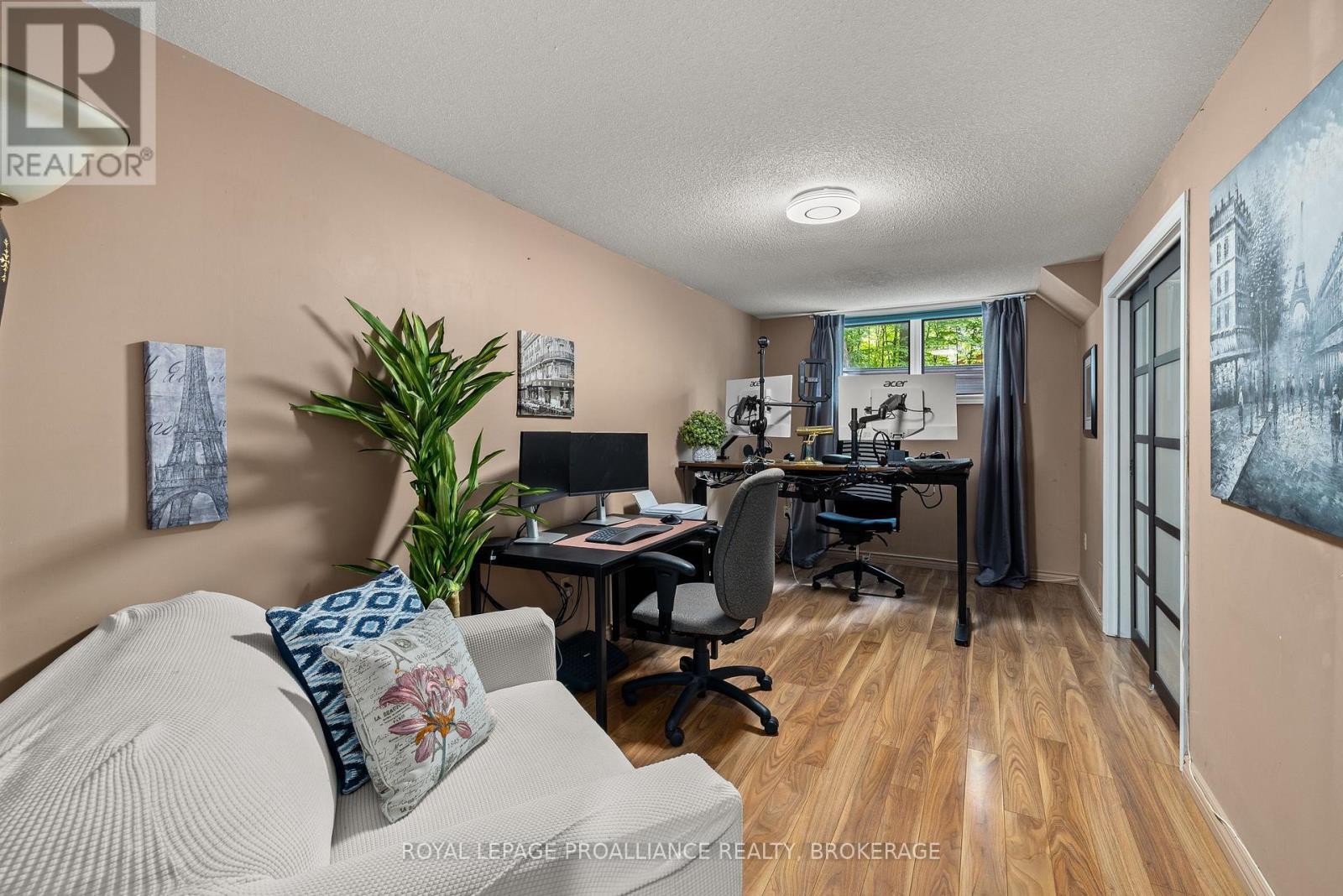 












15 FOREST DRIVE

,
Kingston (Kingston East (Incl CFB Kingston)),




Ontario
K7L4V1


