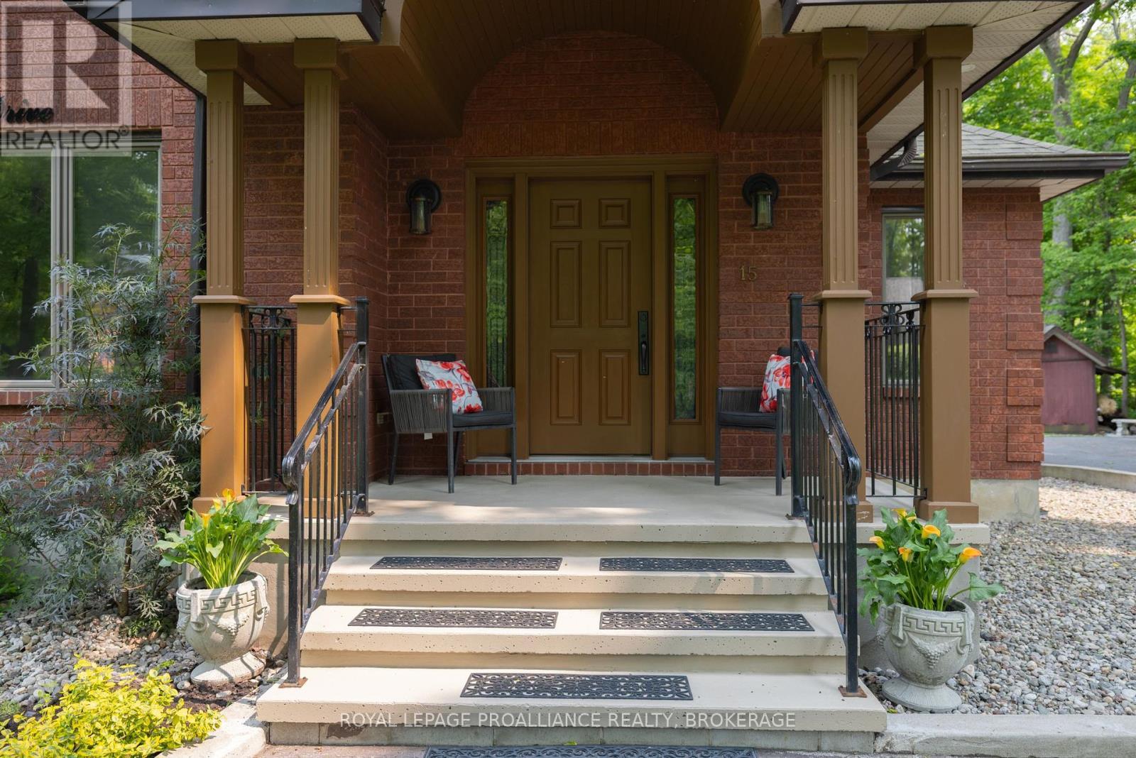 












15 FOREST DRIVE

,
Kingston (Kingston East (Incl CFB Kingston)),




Ontario
K7L4V1

