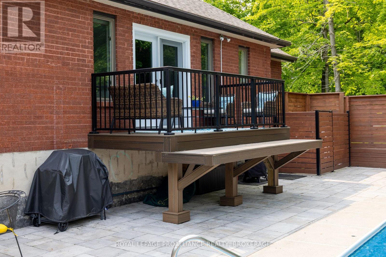 












15 FOREST DRIVE

,
Kingston (Kingston East (Incl CFB Kingston)),




Ontario
K7L4V1

