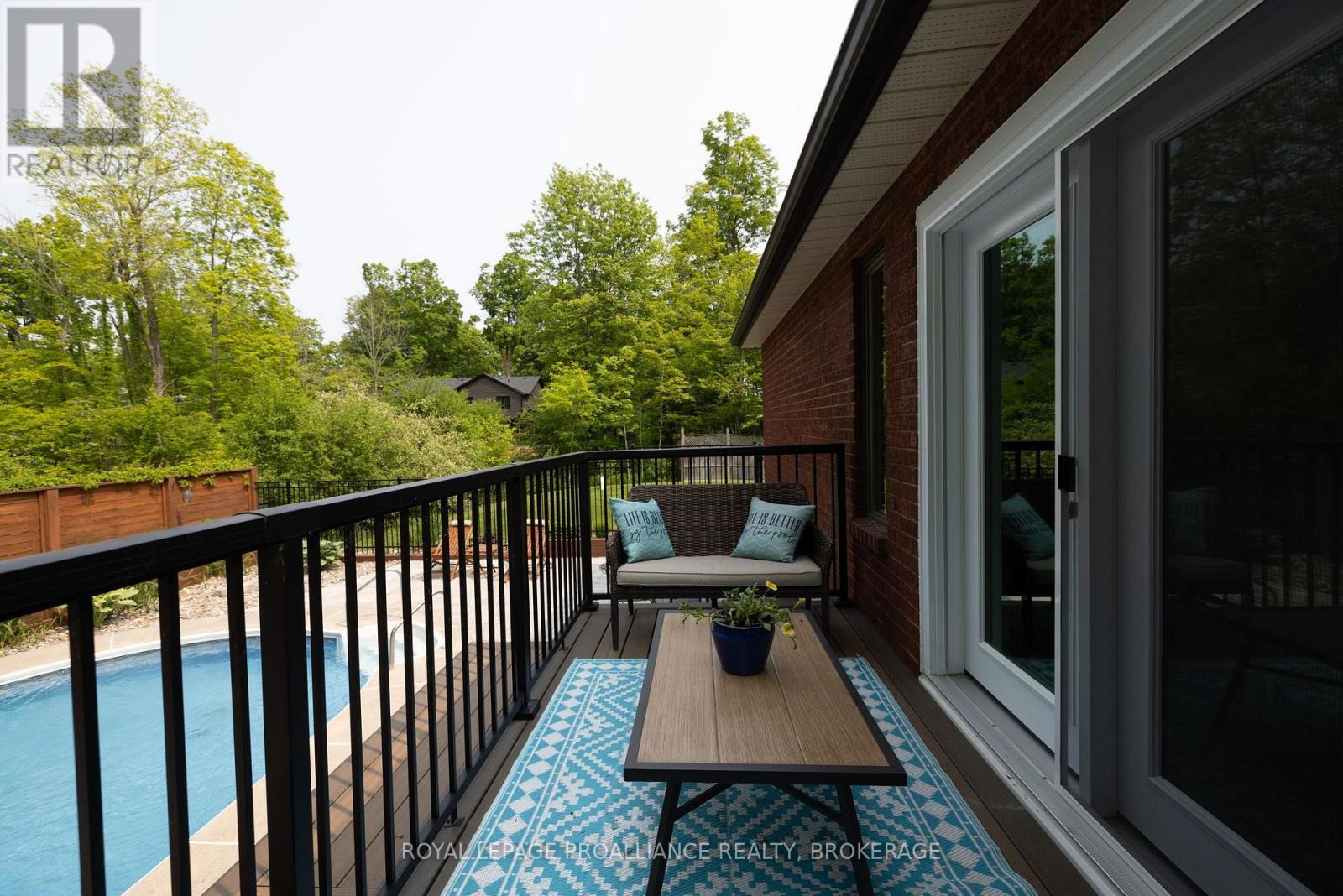 












15 FOREST DRIVE

,
Kingston (Kingston East (Incl CFB Kingston)),




Ontario
K7L4V1


